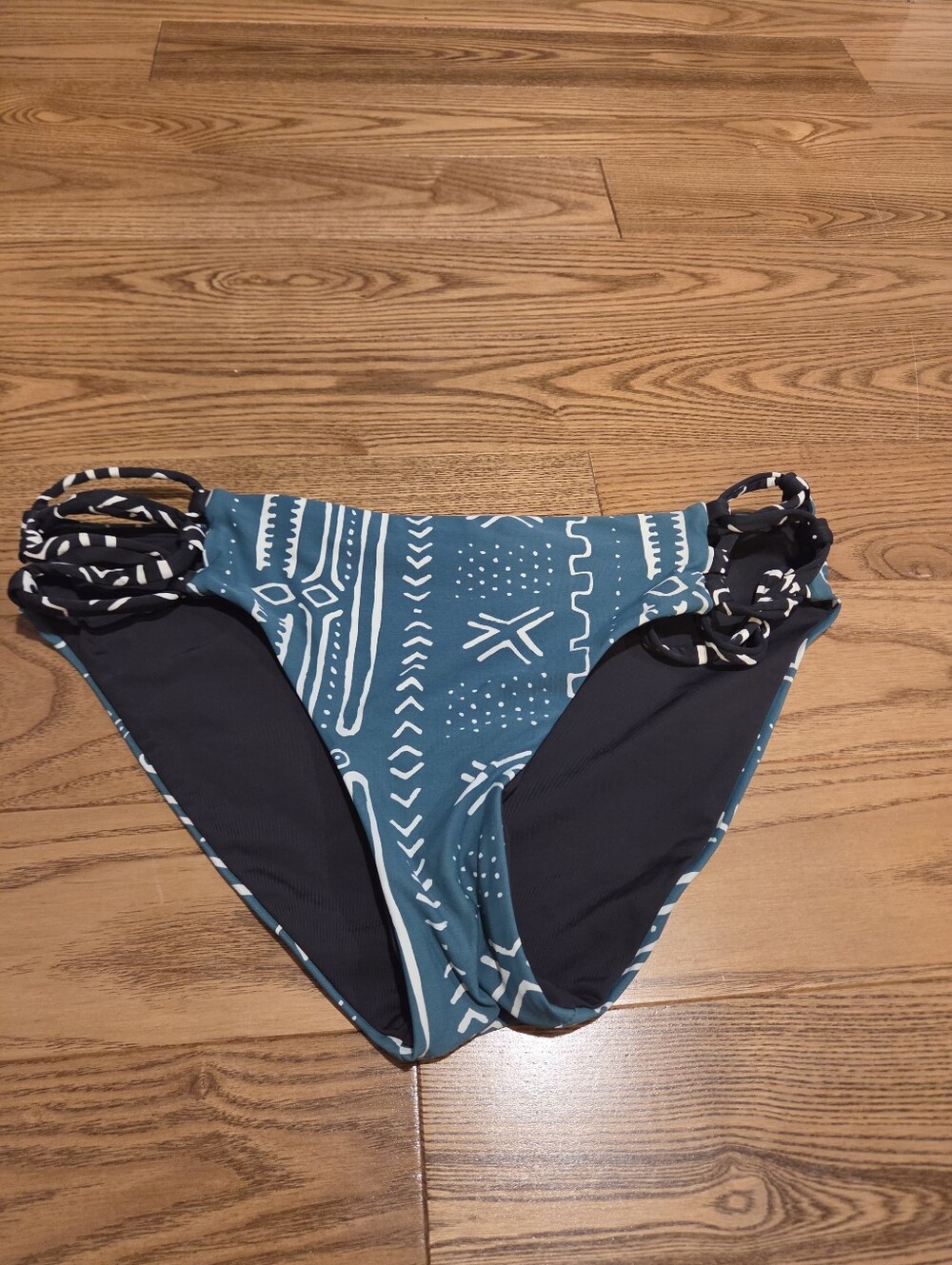 Patterned Women's Bikini Bottom with Side Detail